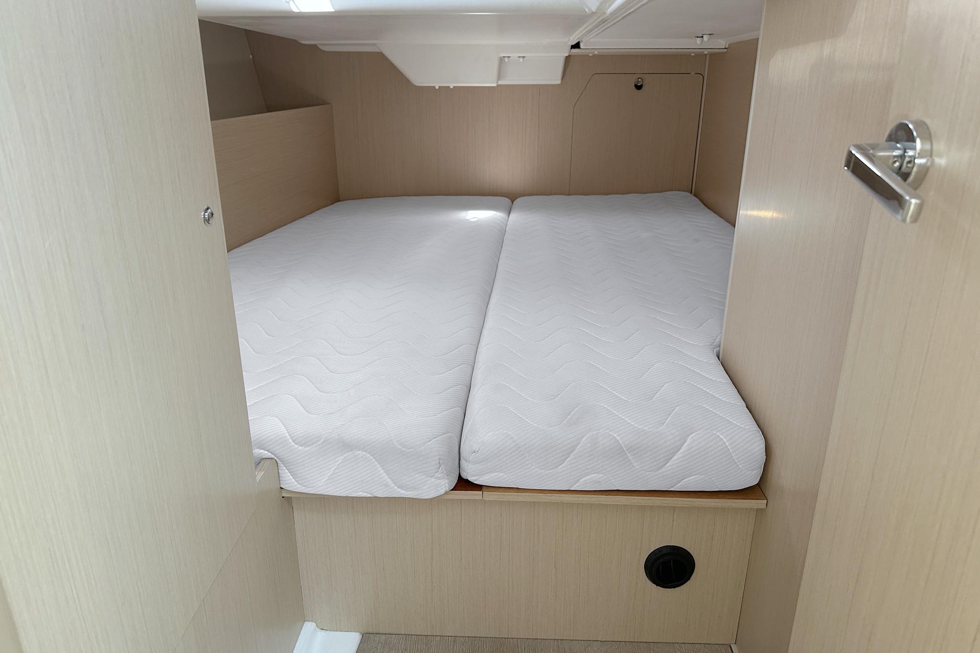 Oceanis 38.1, picture 15