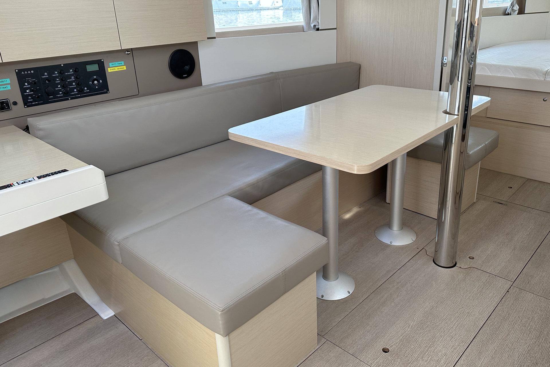 Oceanis 38.1, picture 12