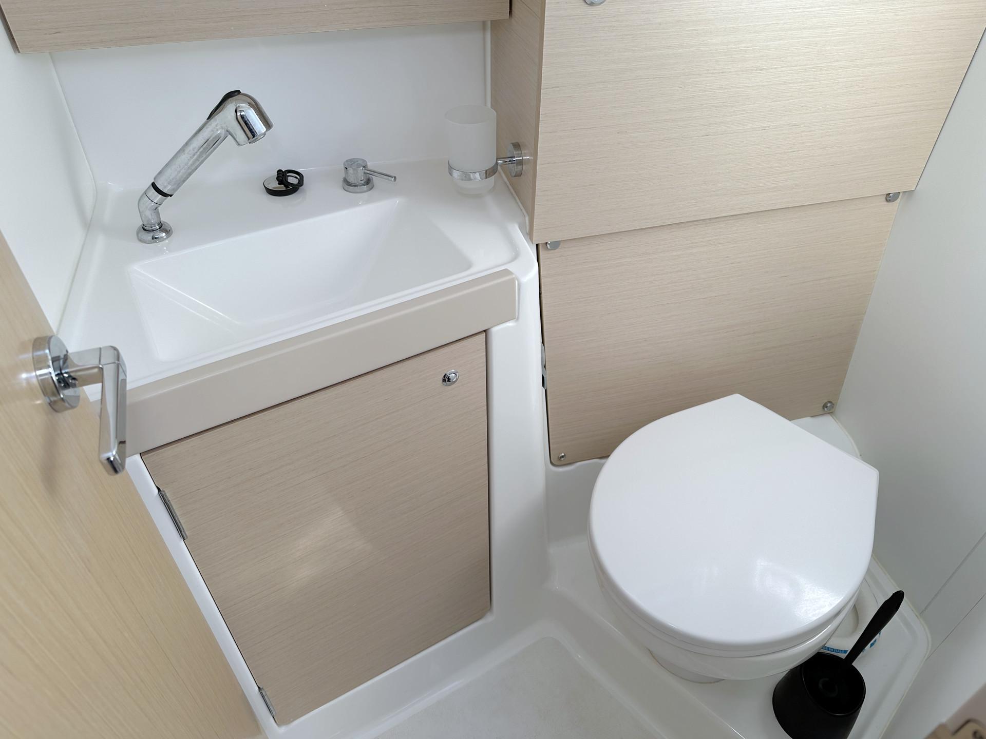 Oceanis 38.1, picture 17