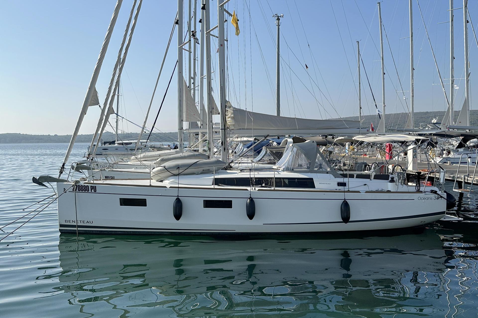 Oceanis 38.1, picture 3