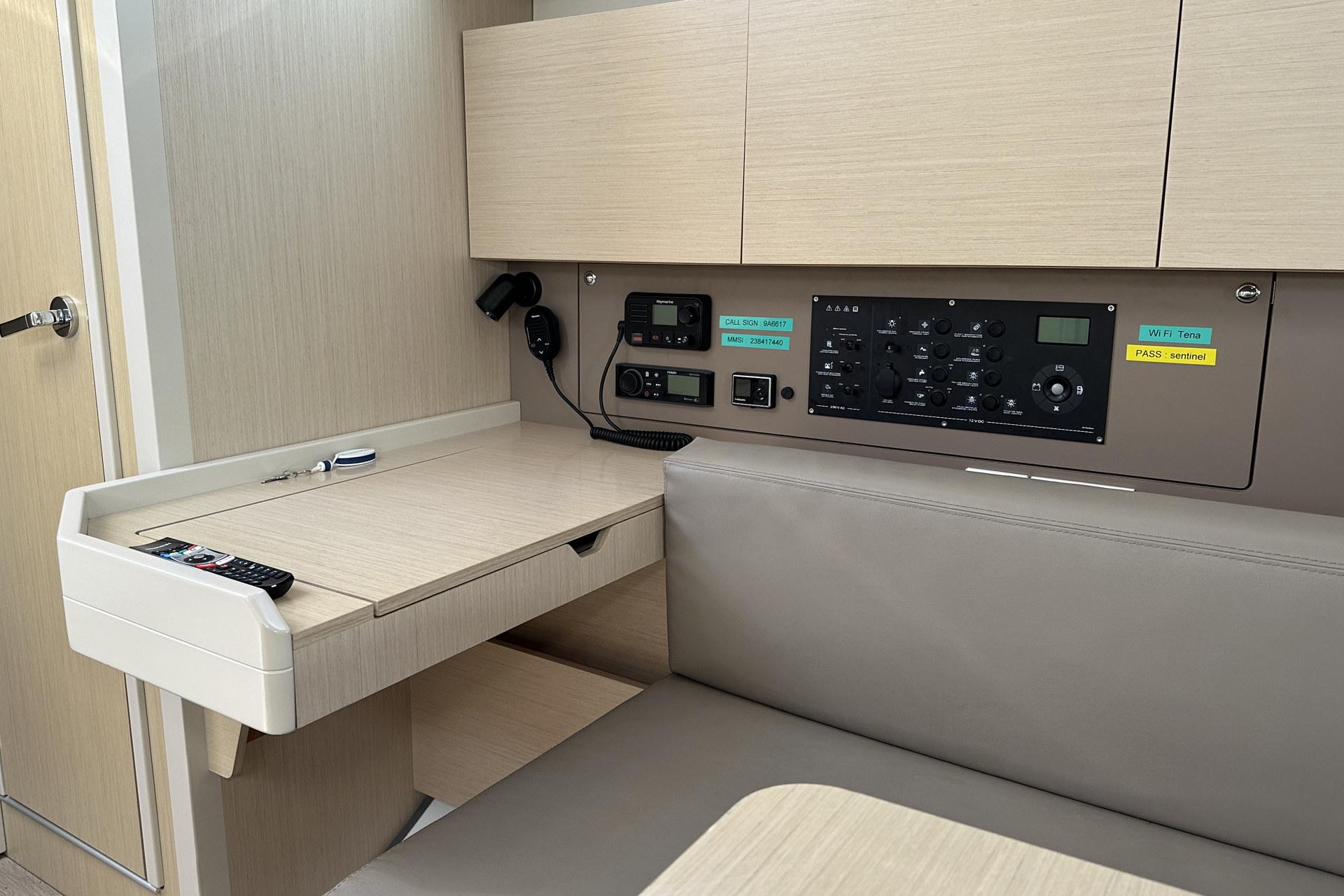 Oceanis 38.1, picture 10