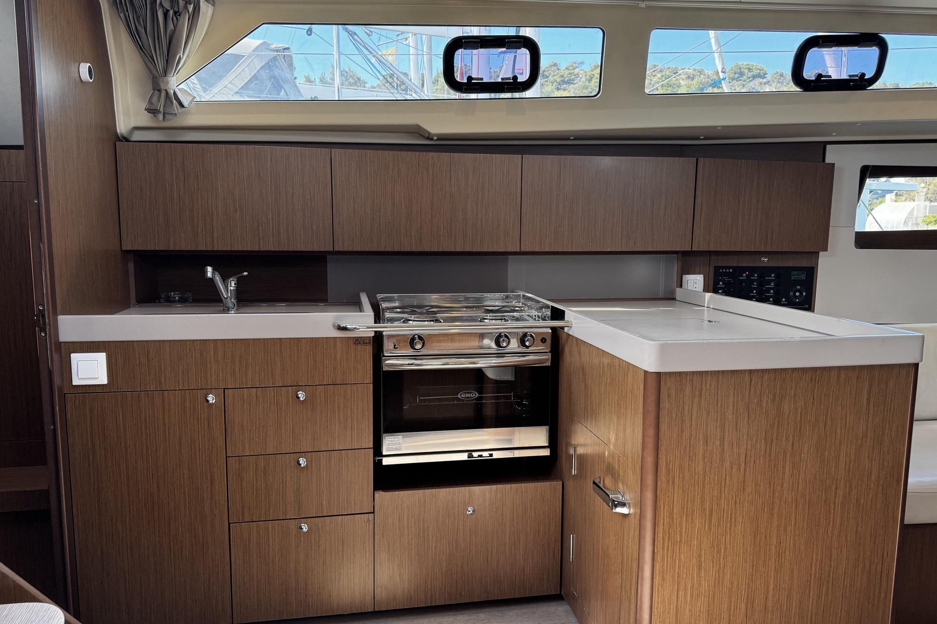 Oceanis 41.1, picture 20