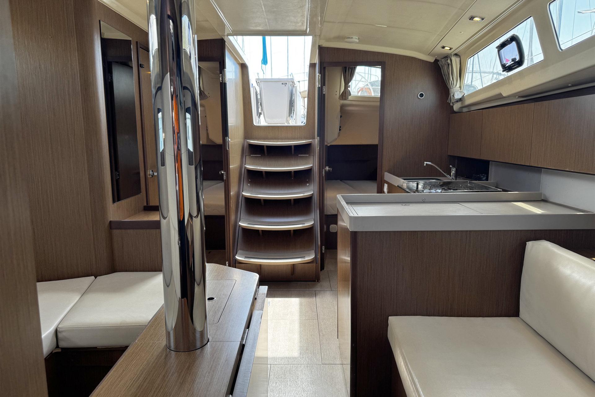 Oceanis 41.1, picture 17