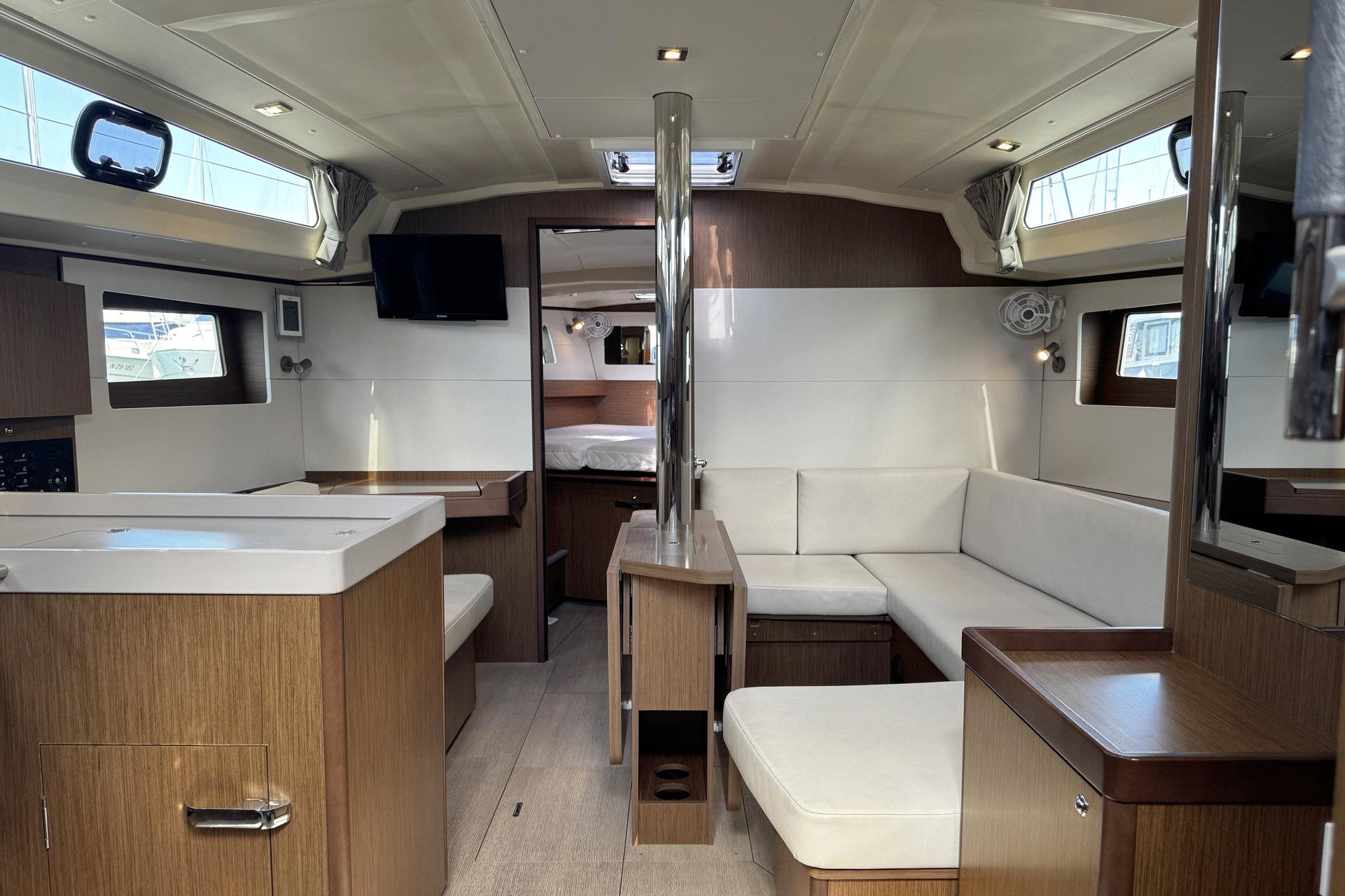 Oceanis 41.1, picture 16