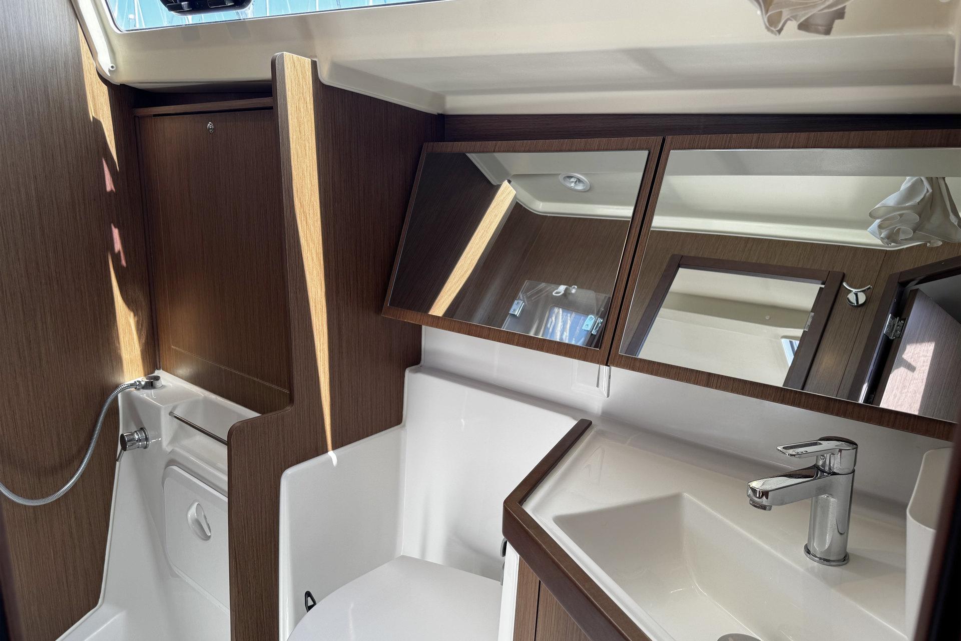 Oceanis 41.1, picture 24