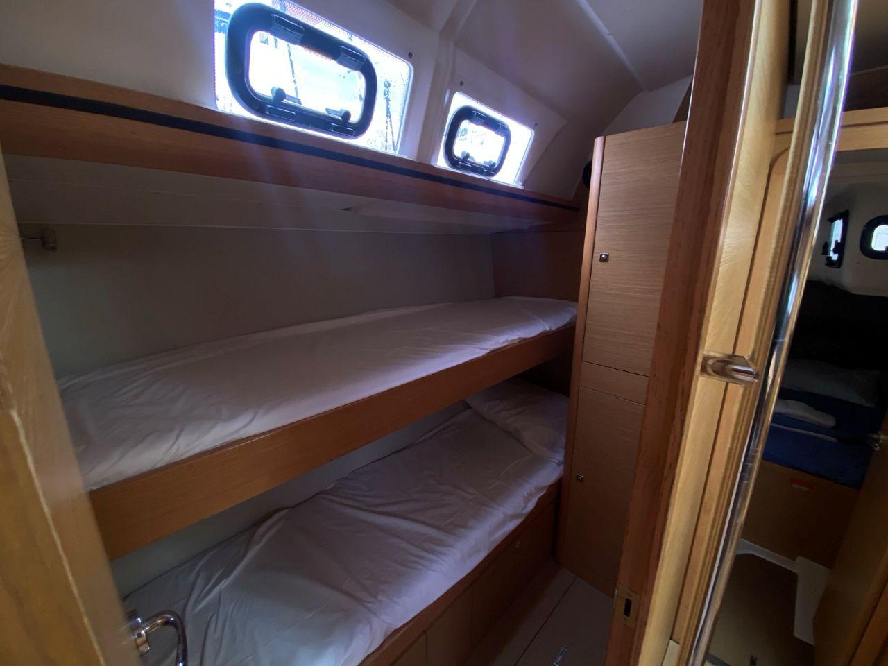 Dufour 520 GL, picture 8