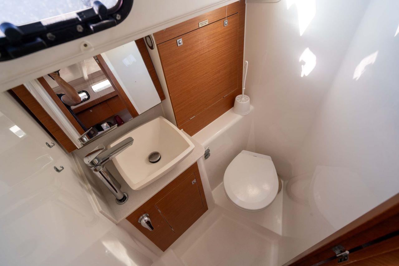 Dufour 360 Liberty, picture 11