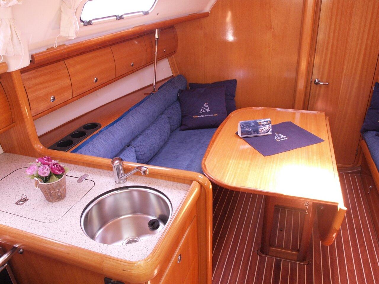 Bavaria 32, picture 6