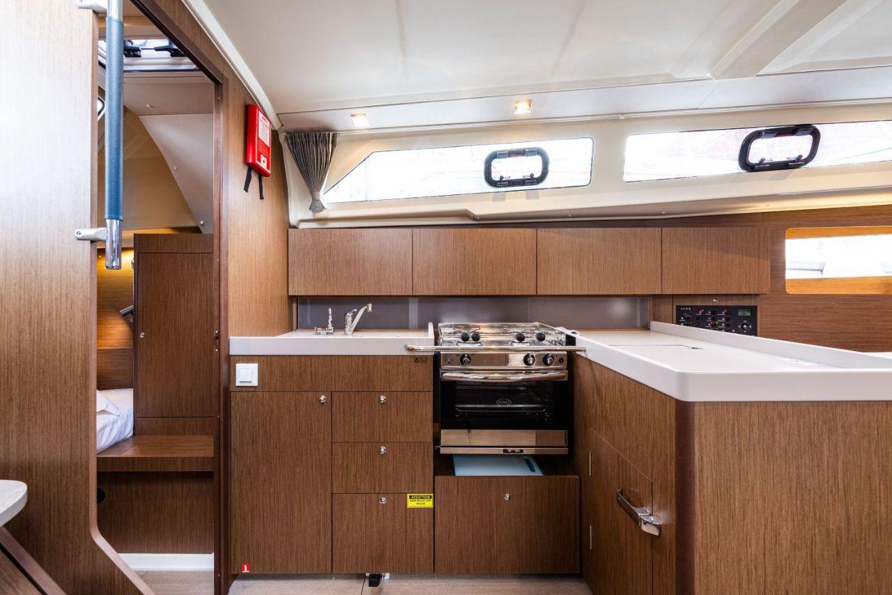 Oceanis 41.1, picture 8