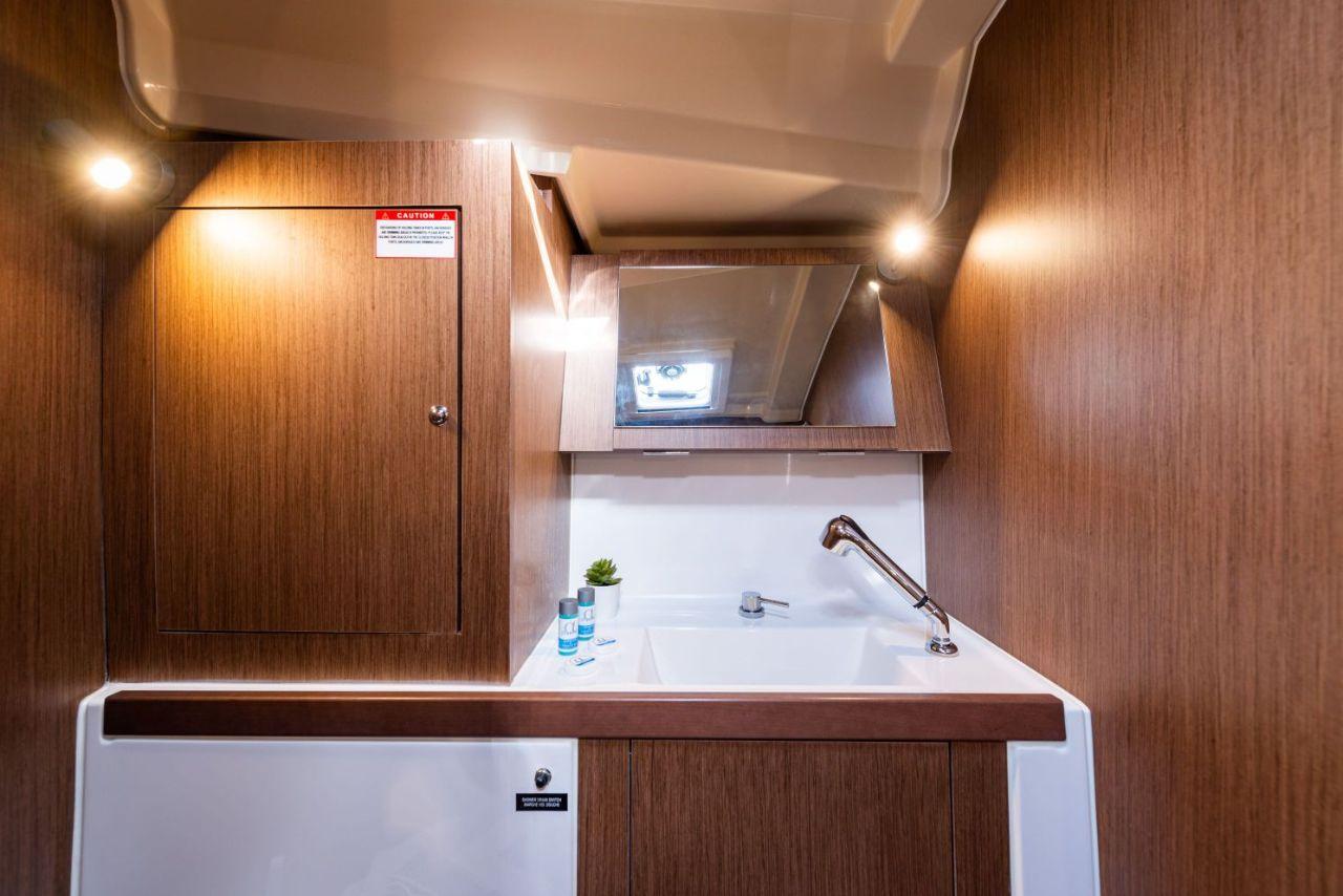 Oceanis 41.1, picture 23