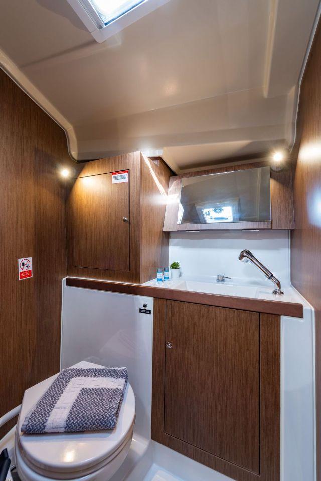 Oceanis 41.1, picture 22