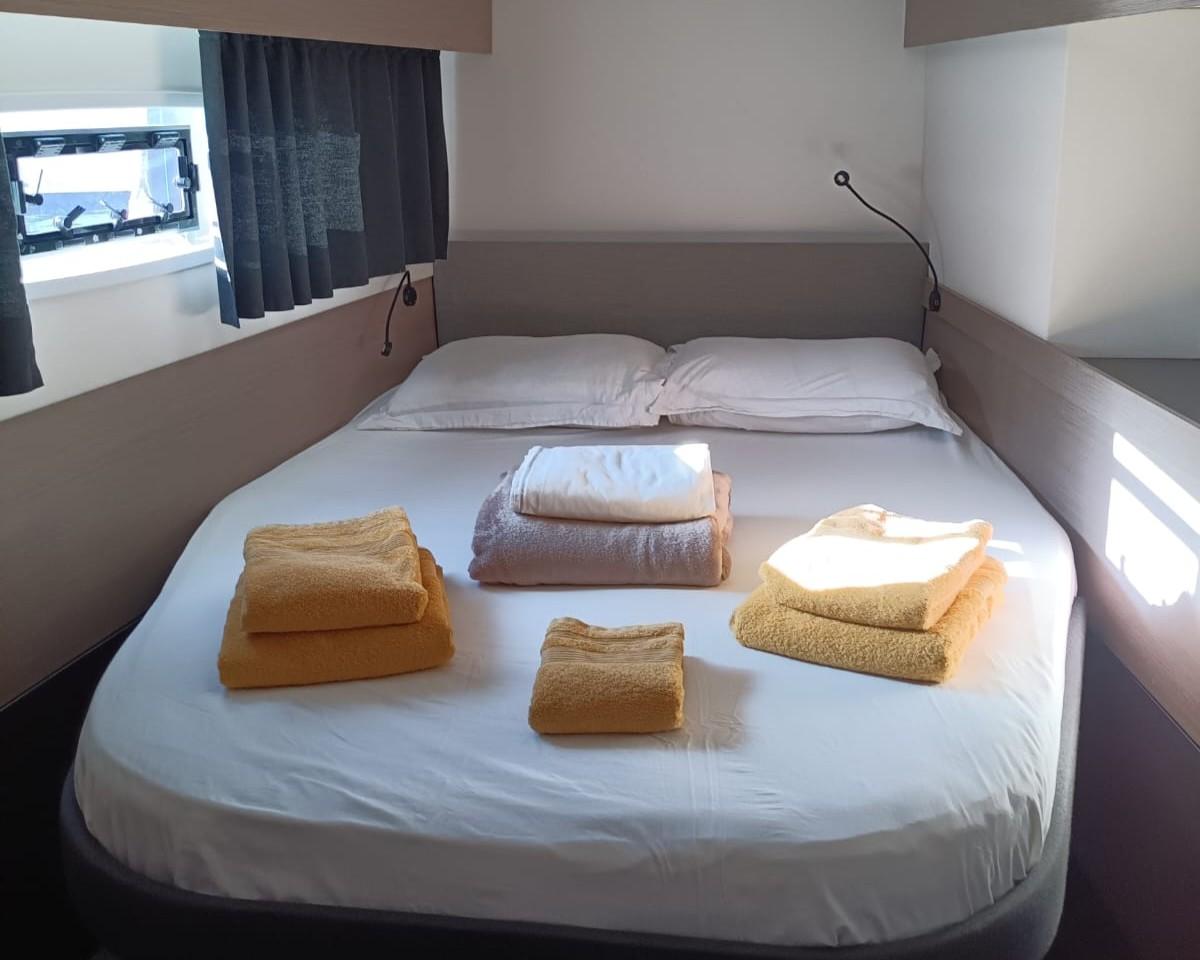 Fountaine Pajot Astrea 42 - 4 + 2 cab. - BELLA BARCA , picture 9