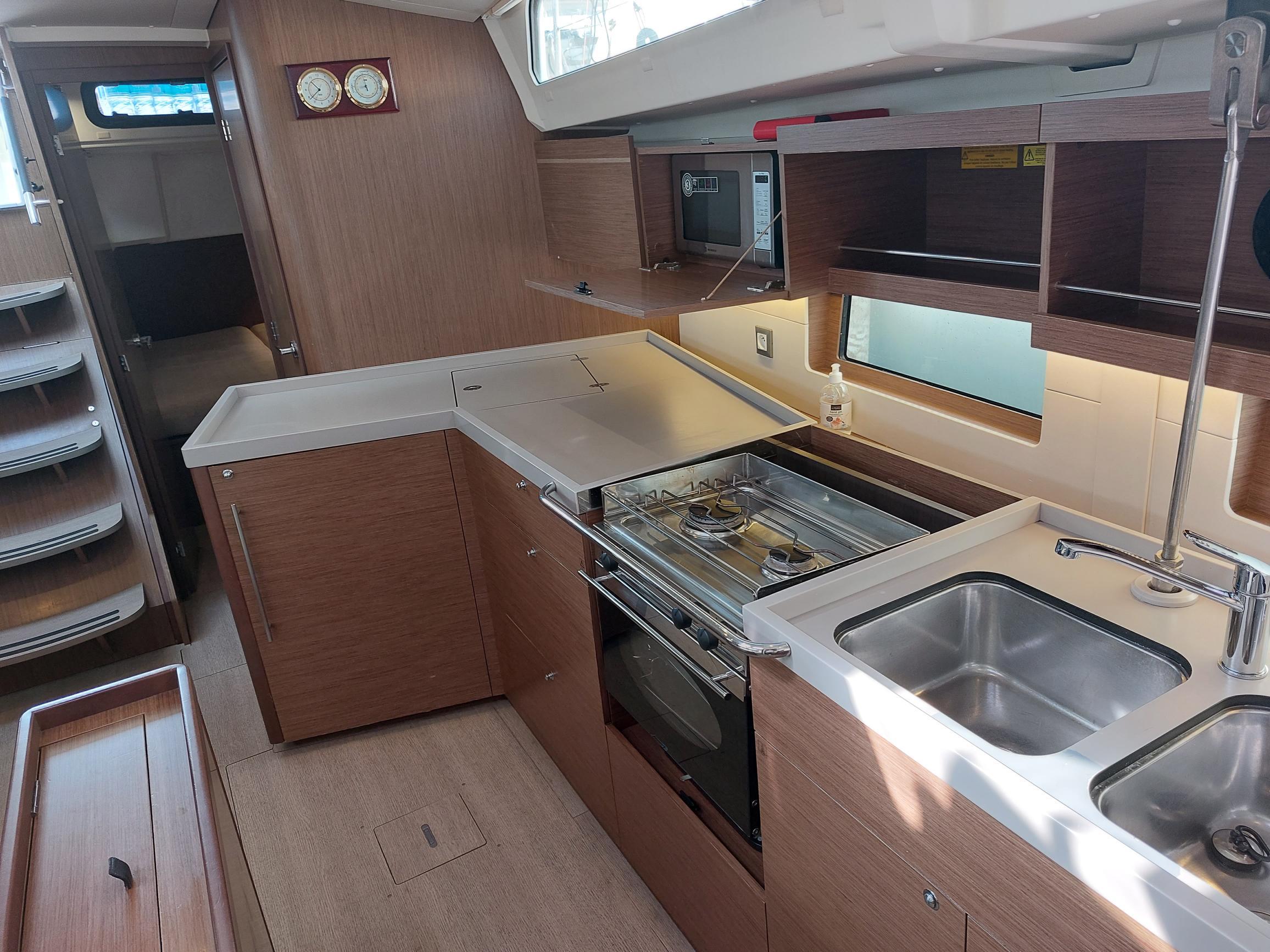 Oceanis 46.1, picture 12