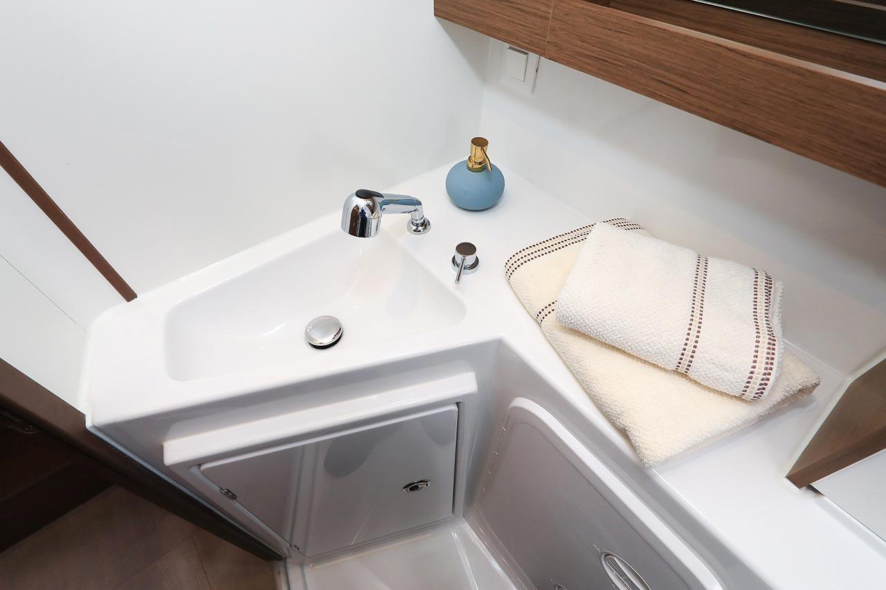 Lagoon 42 - 4 + 2 cab., picture 32