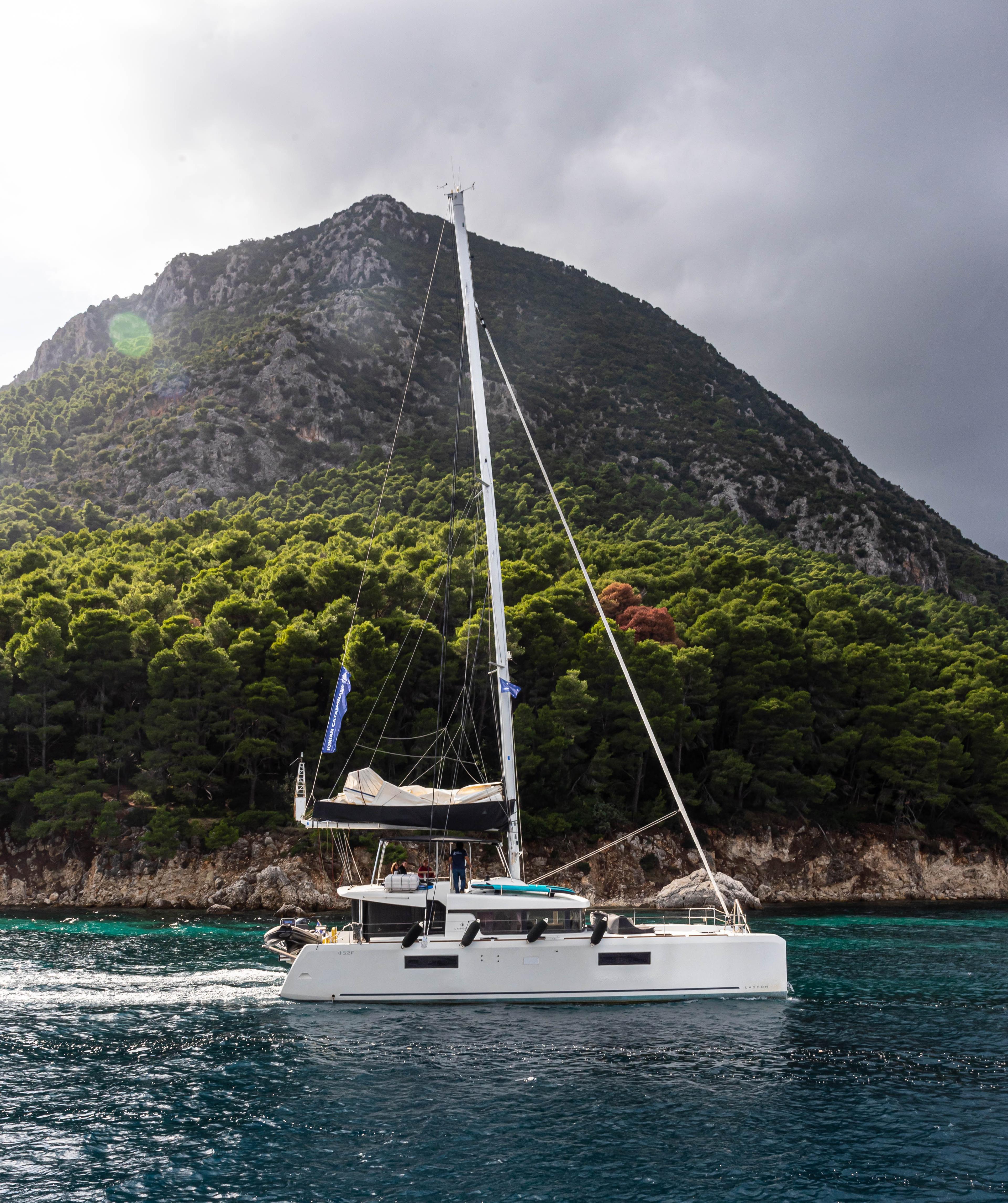 Lagoon 52 F - 6 + 2 cab., picture 4