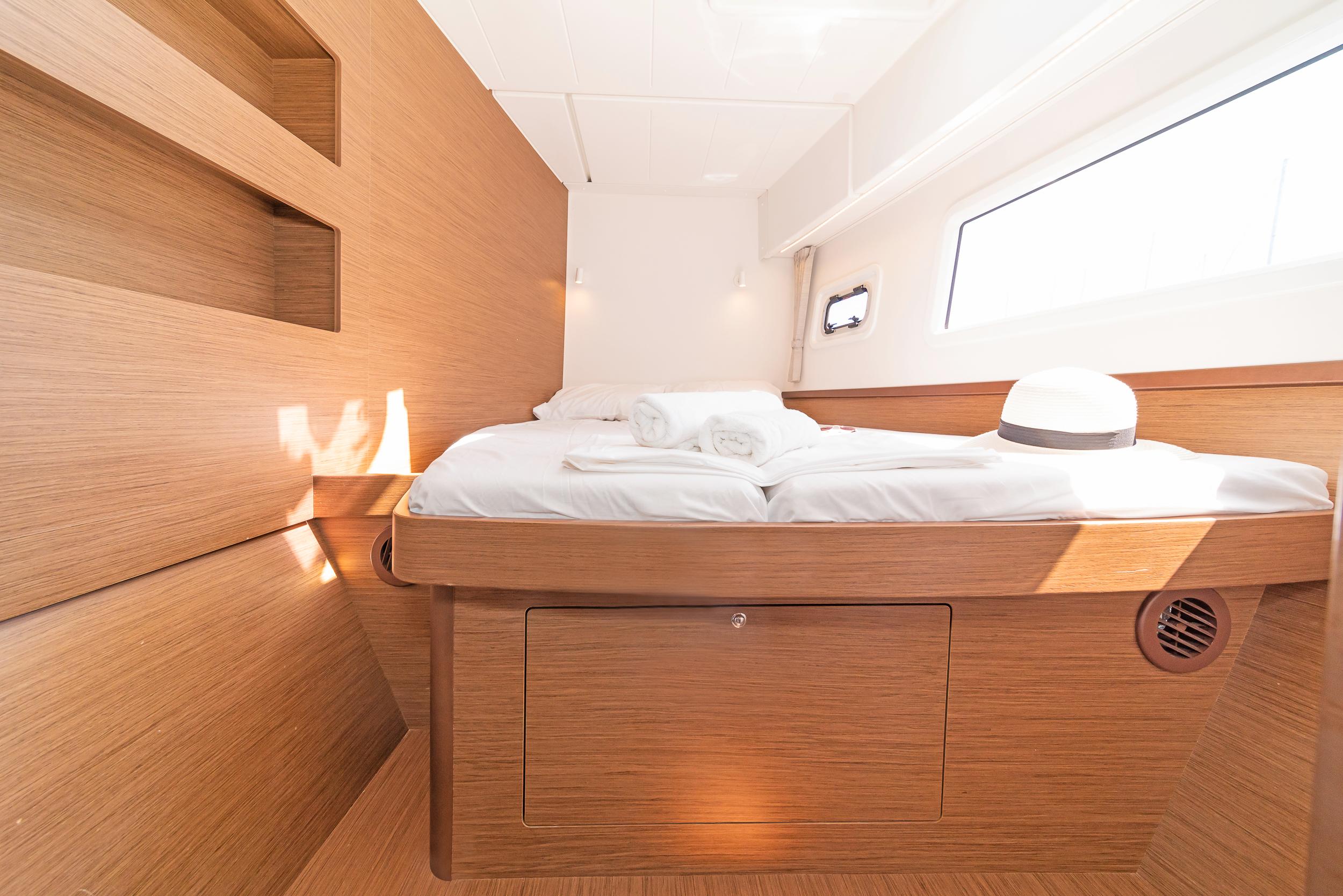 Lagoon 42 - 4 + 2 cab., picture 3