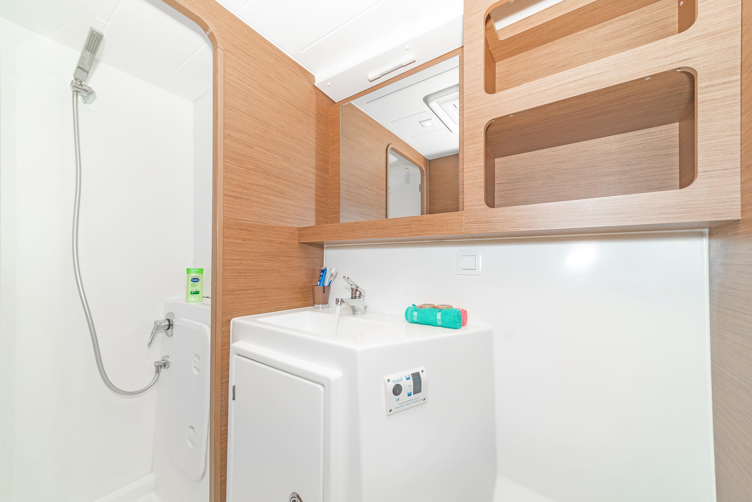 Lagoon 42 - 4 + 2 cab., picture 8