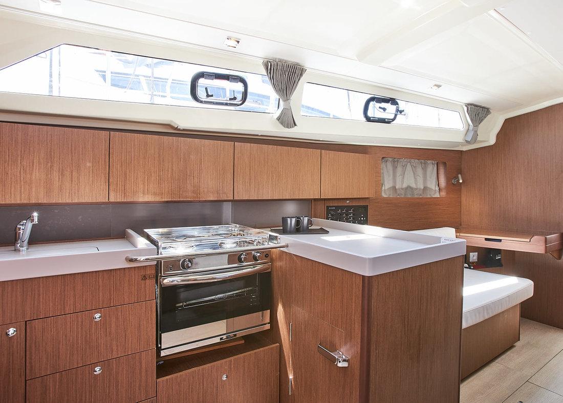 Oceanis 41.1, picture 9