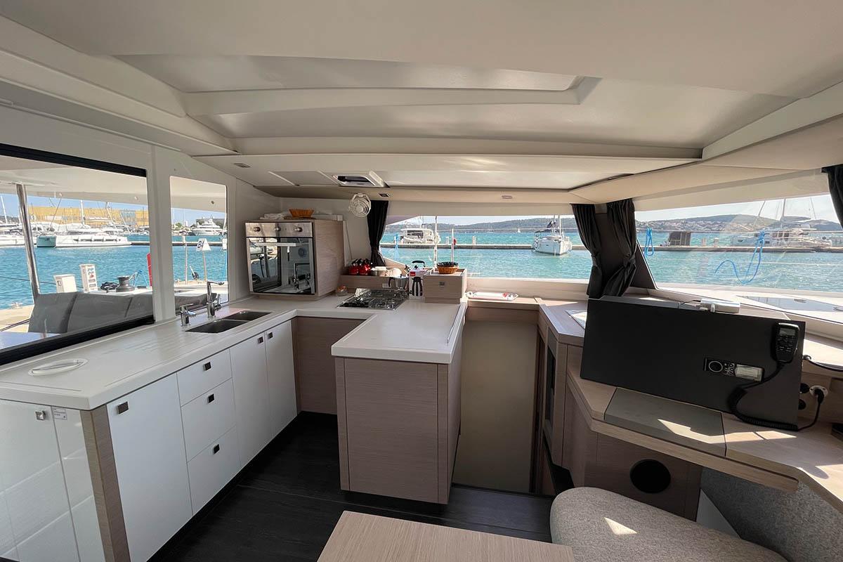 Fountaine Pajot Astrea 42 - 4 + 2 cab., picture 32