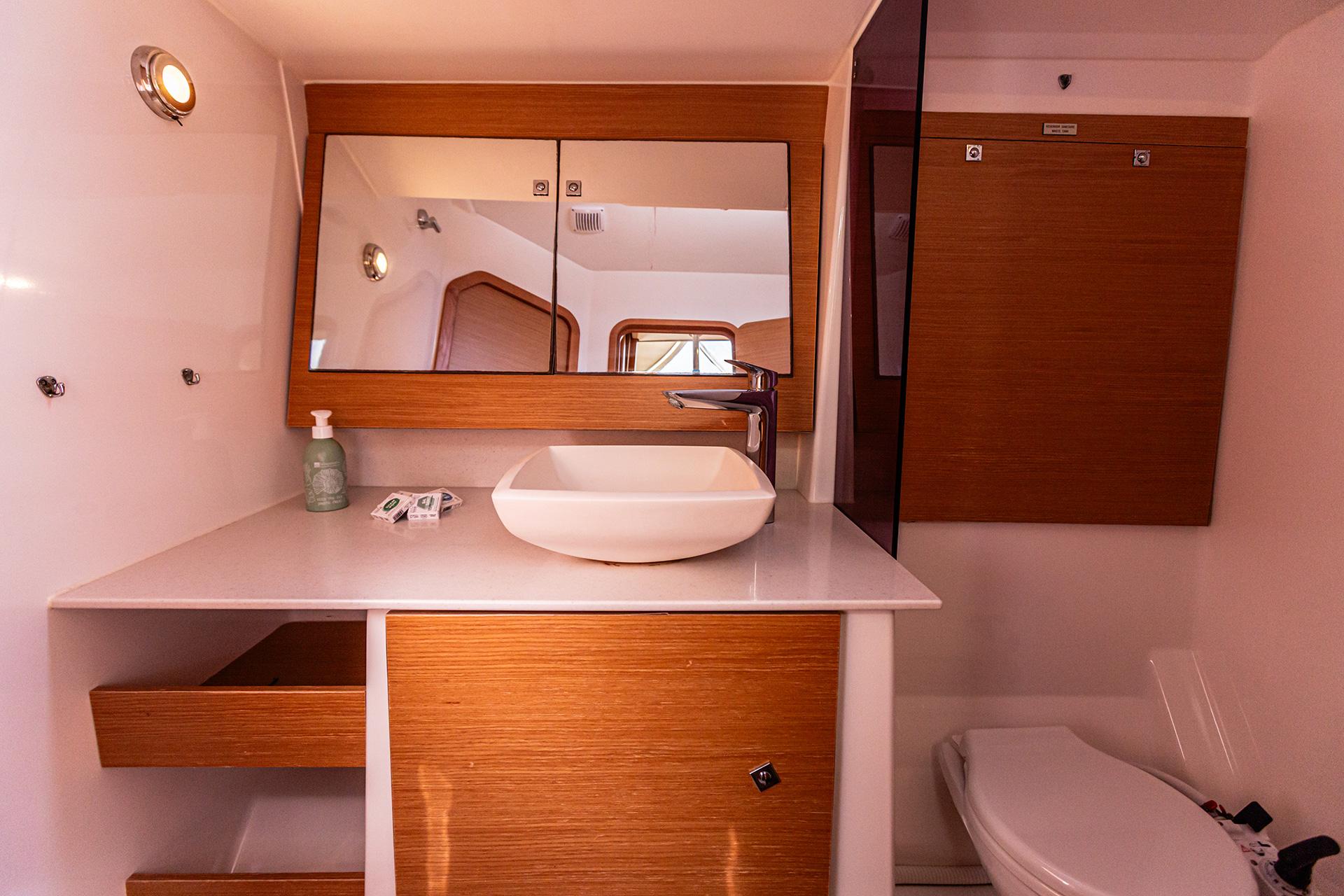 Dufour 520 GL, picture 8