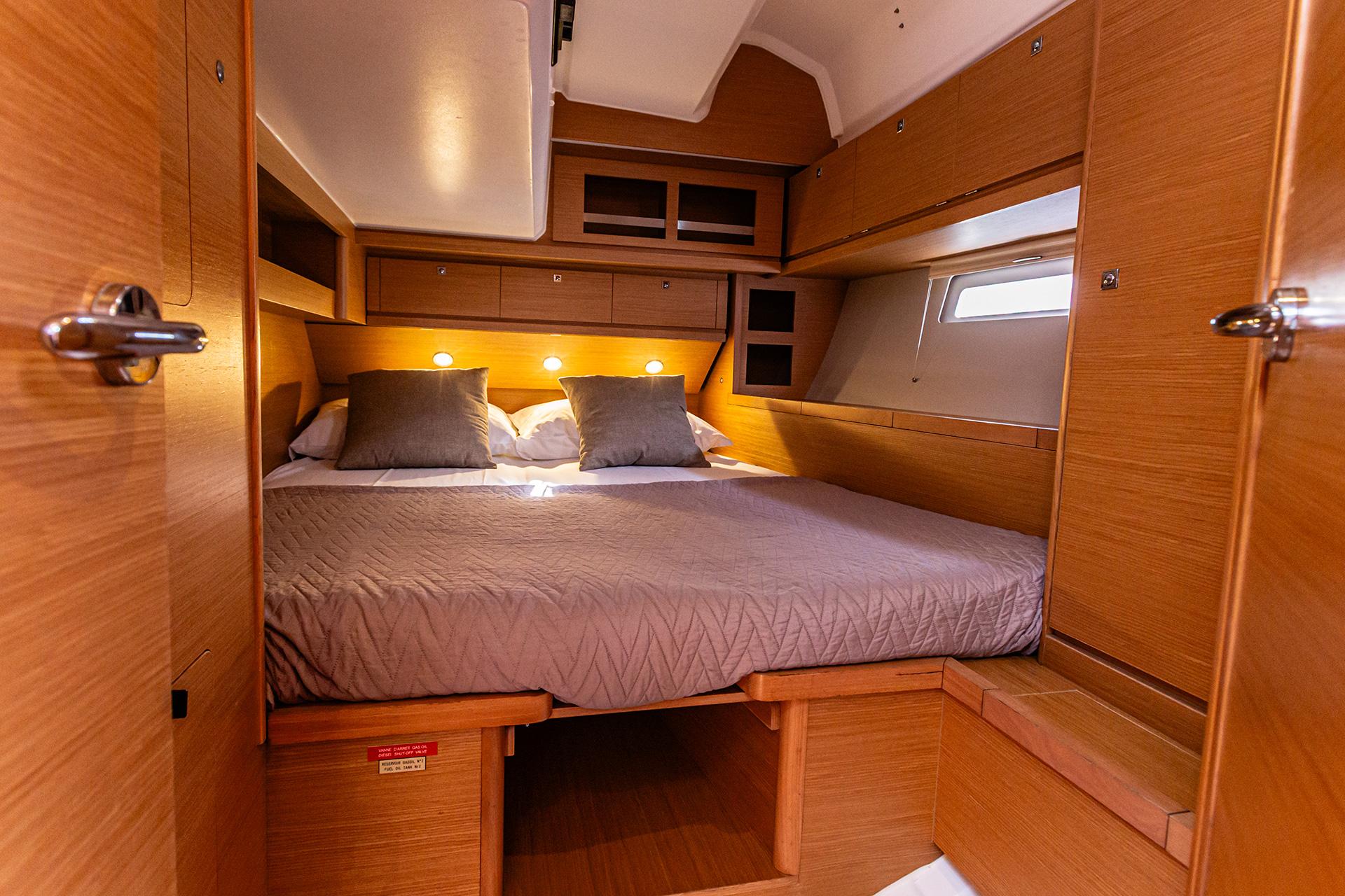 Dufour 520 GL, picture 7