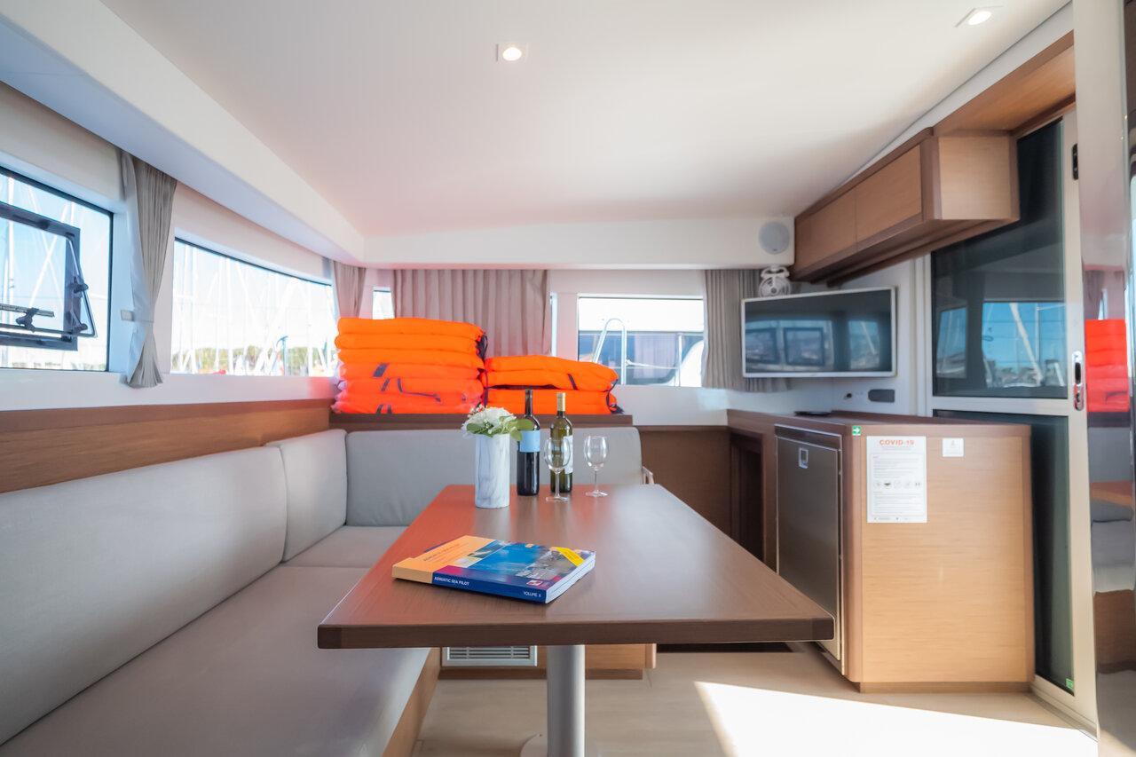 Lagoon 40 - 4 + 2 cab, picture 8