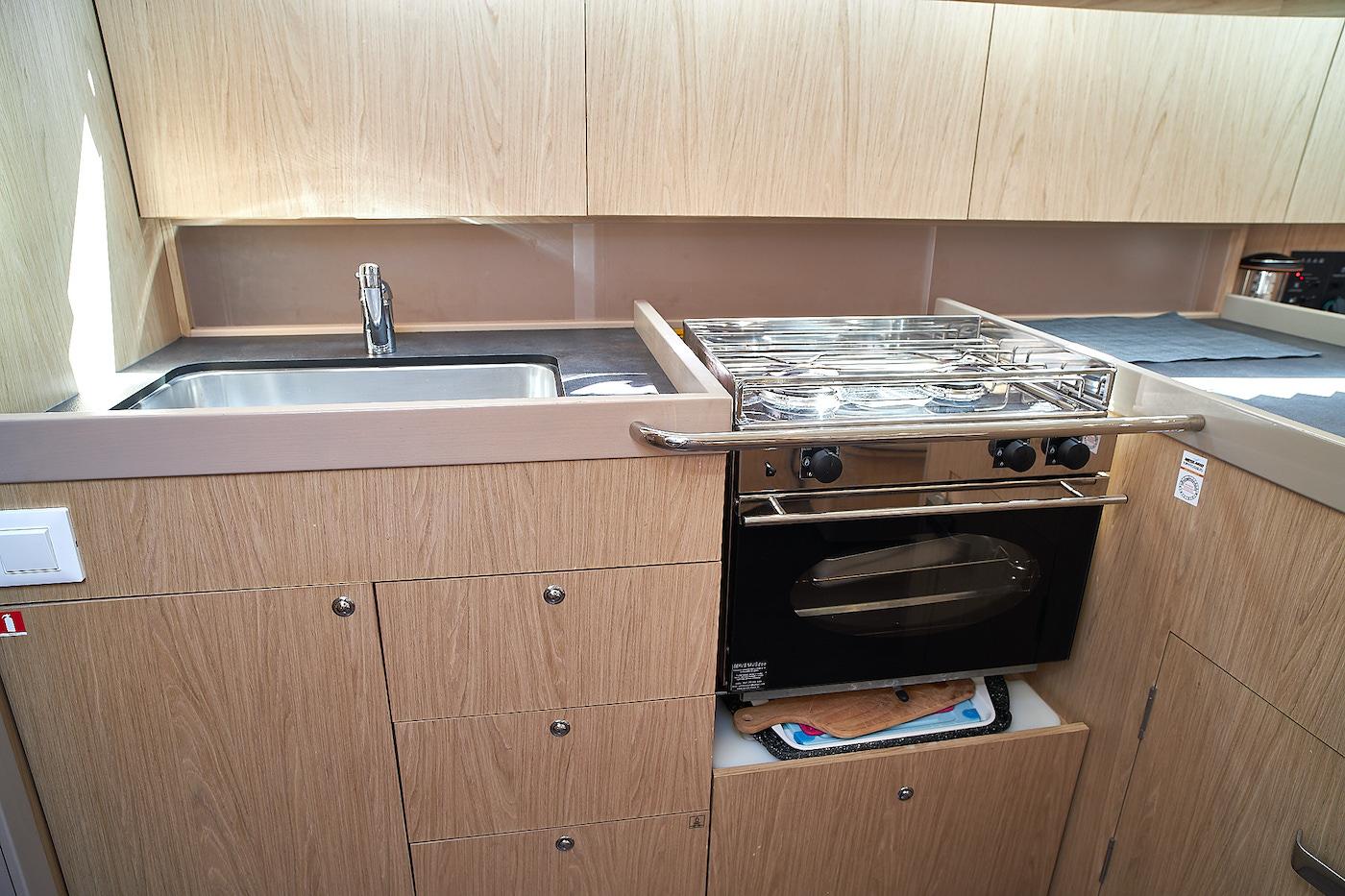 Oceanis 41.1, picture 6