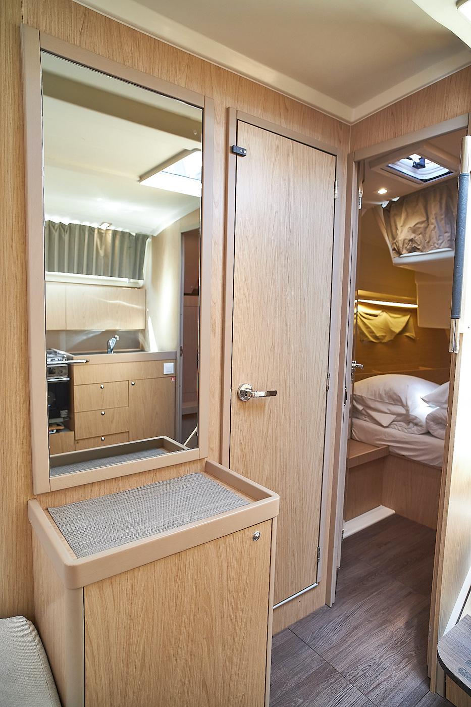 Oceanis 41.1, picture 7