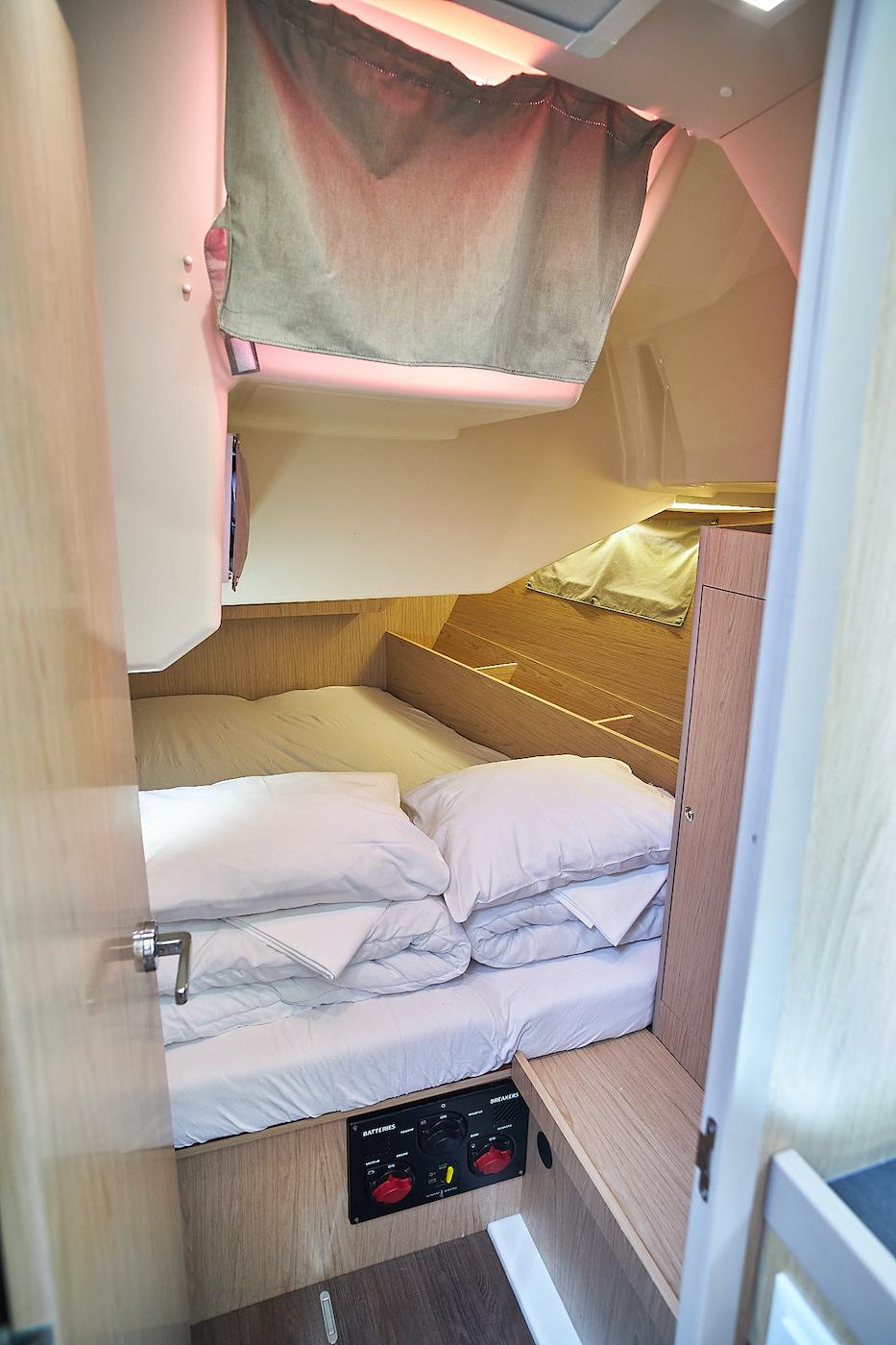 Oceanis 41.1, picture 10