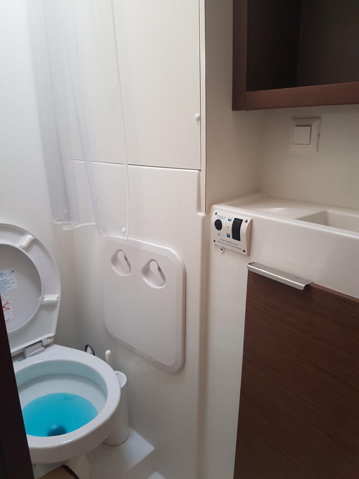 Lagoon 40 - 4 + 2 cab, picture 11