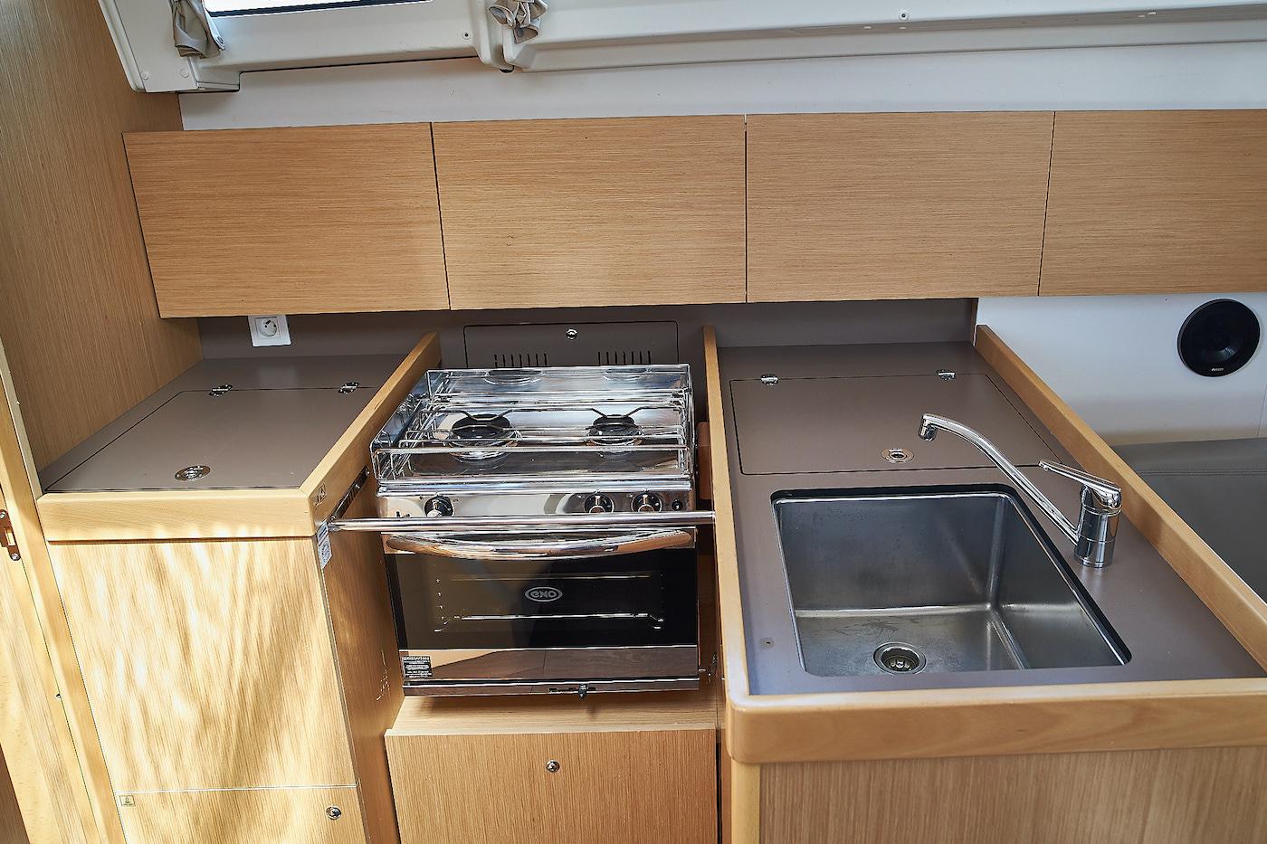 Oceanis 38.1, picture 8