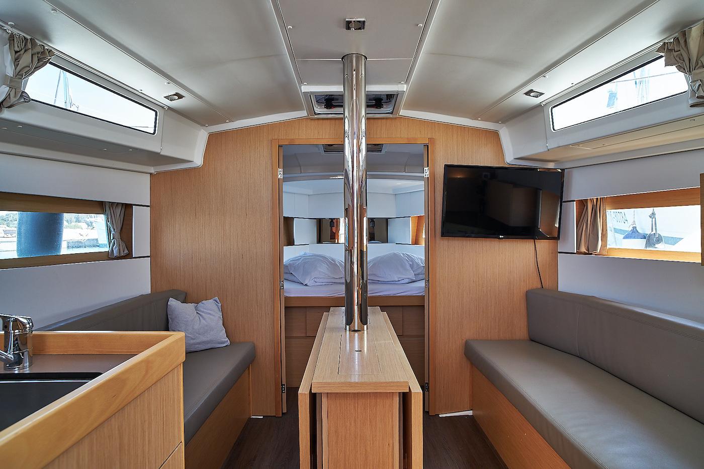 Oceanis 38.1, picture 5