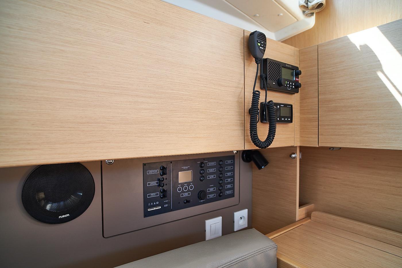 Oceanis 38.1, picture 9