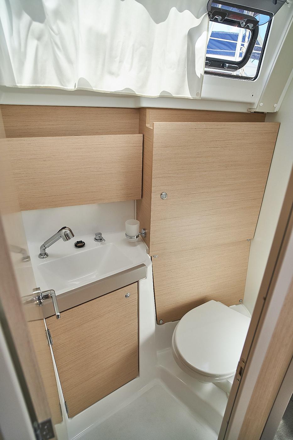 Oceanis 38.1, picture 12