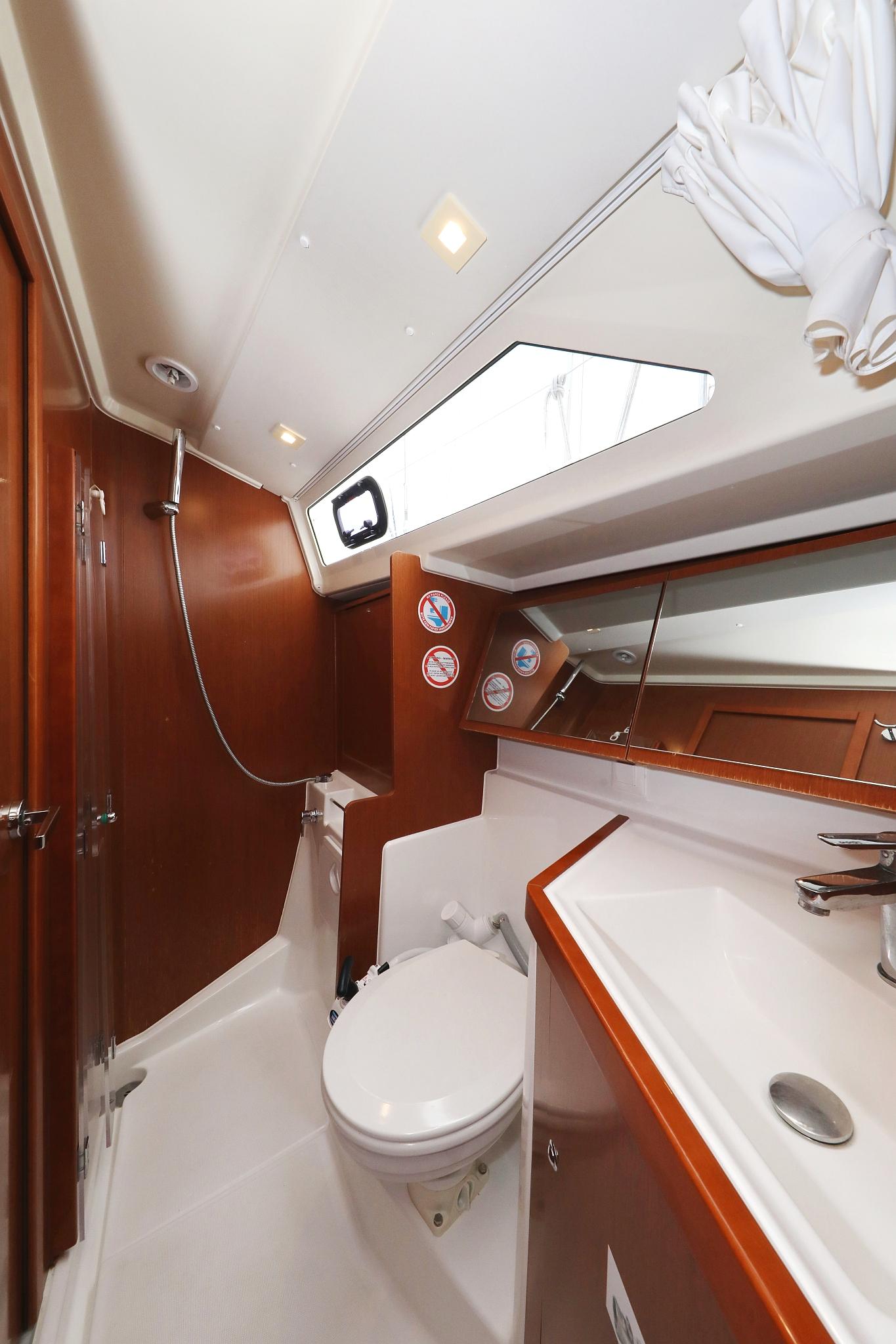 Oceanis 41.1, picture 33