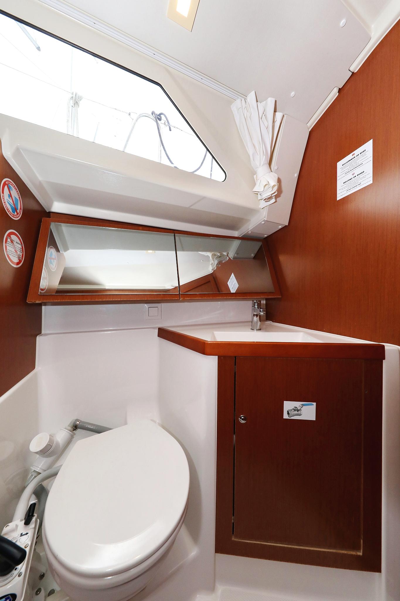 Oceanis 41.1, picture 34