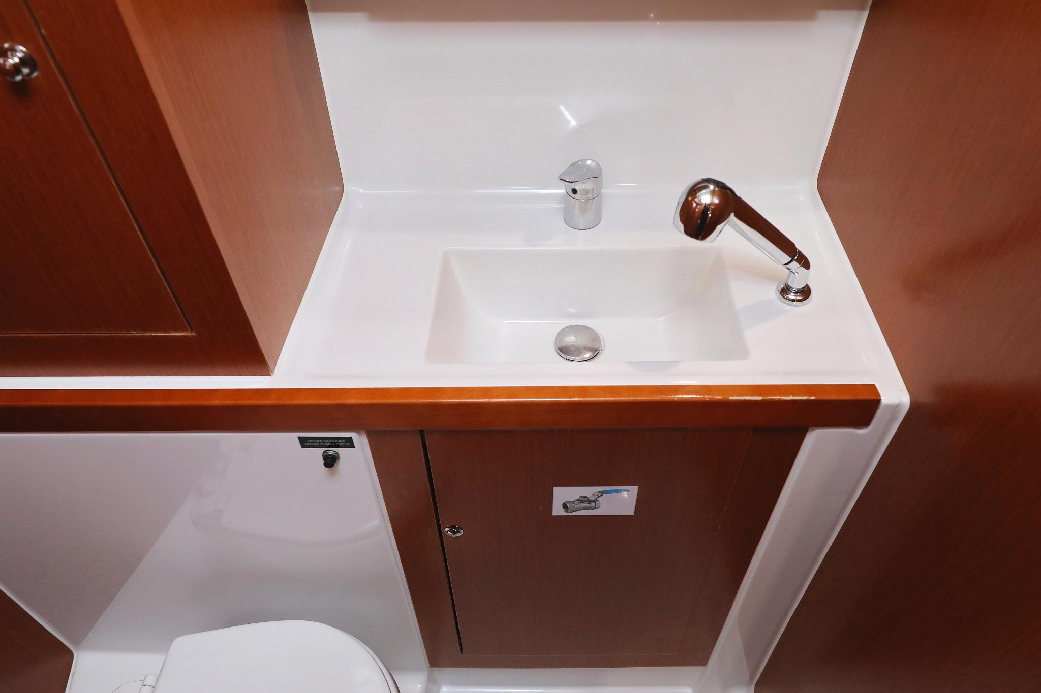 Oceanis 41.1, picture 38