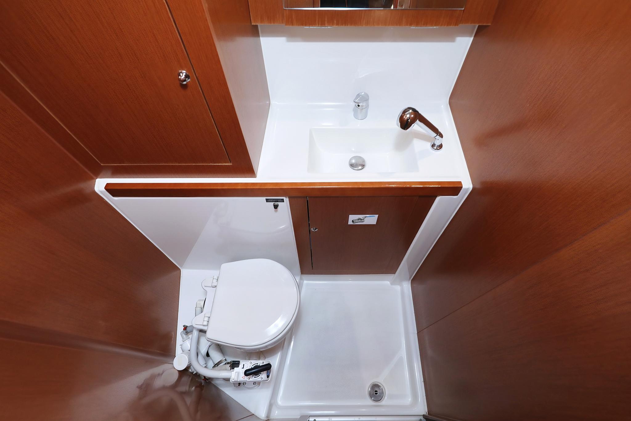 Oceanis 41.1, picture 37