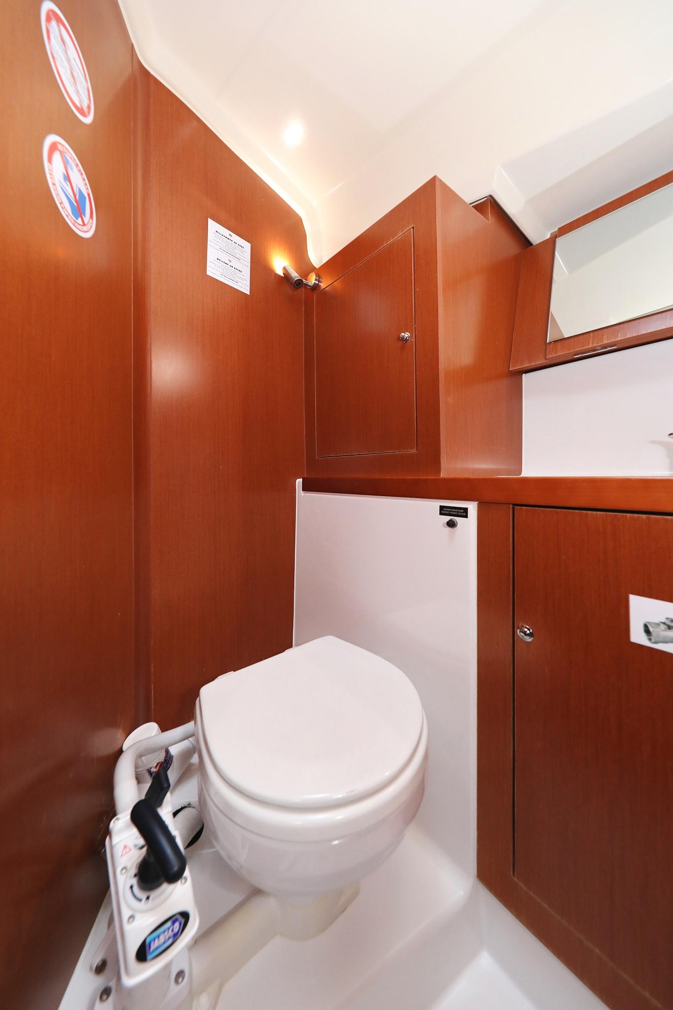 Oceanis 41.1, picture 39