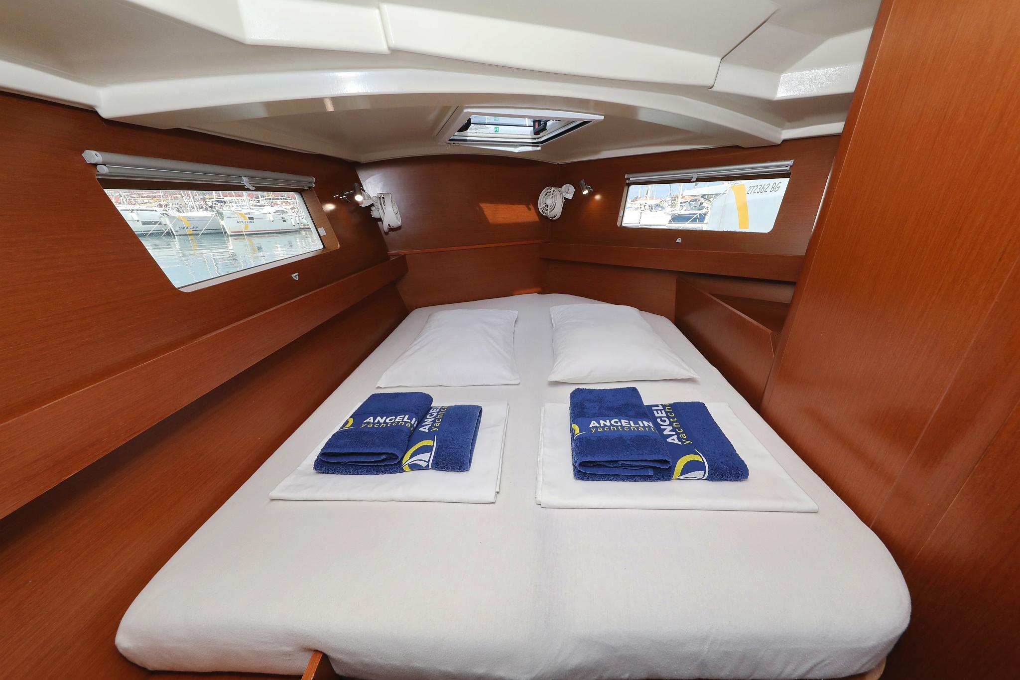 Oceanis 41.1, picture 31