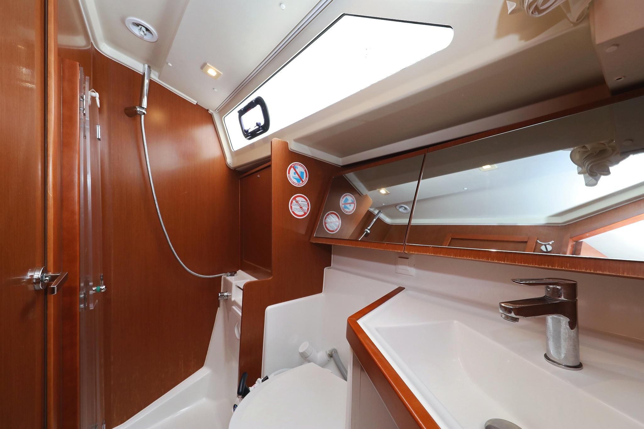 Oceanis 41.1, picture 35