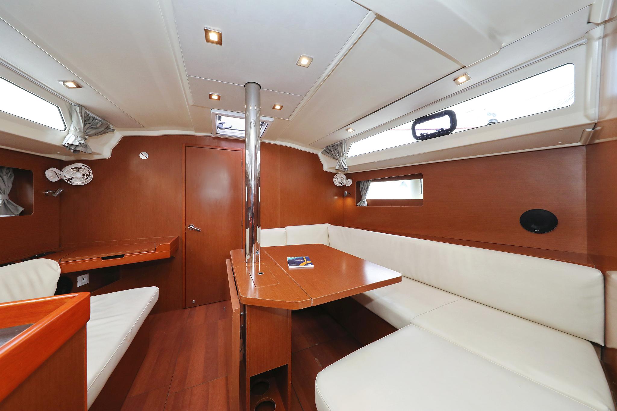 Oceanis 41.1, picture 15