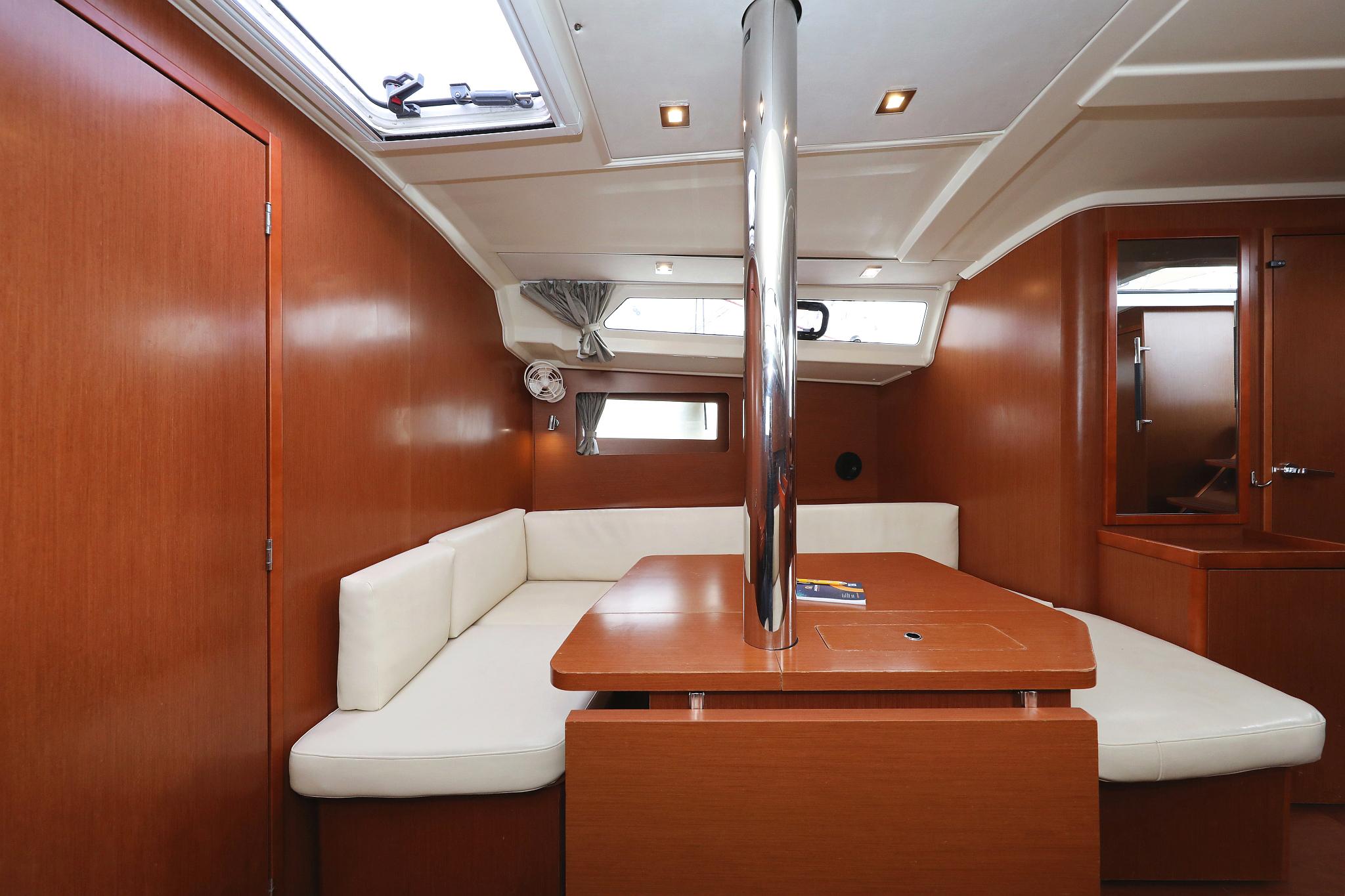 Oceanis 41.1, picture 16