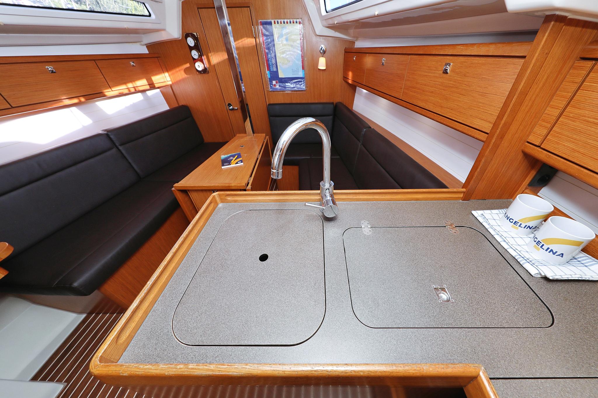 Bavaria Cruiser 33, picture 13