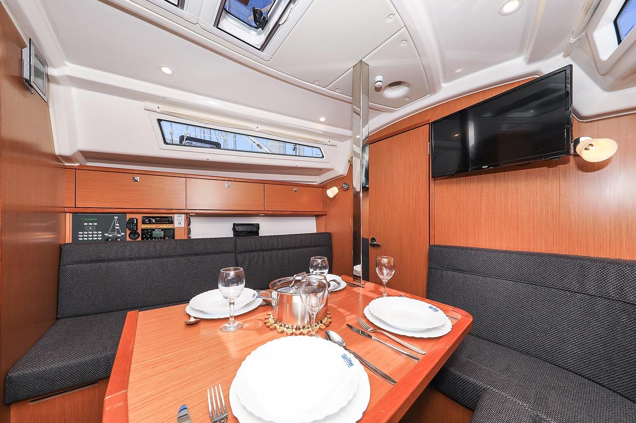 Bavaria Cruiser 34, picture 13