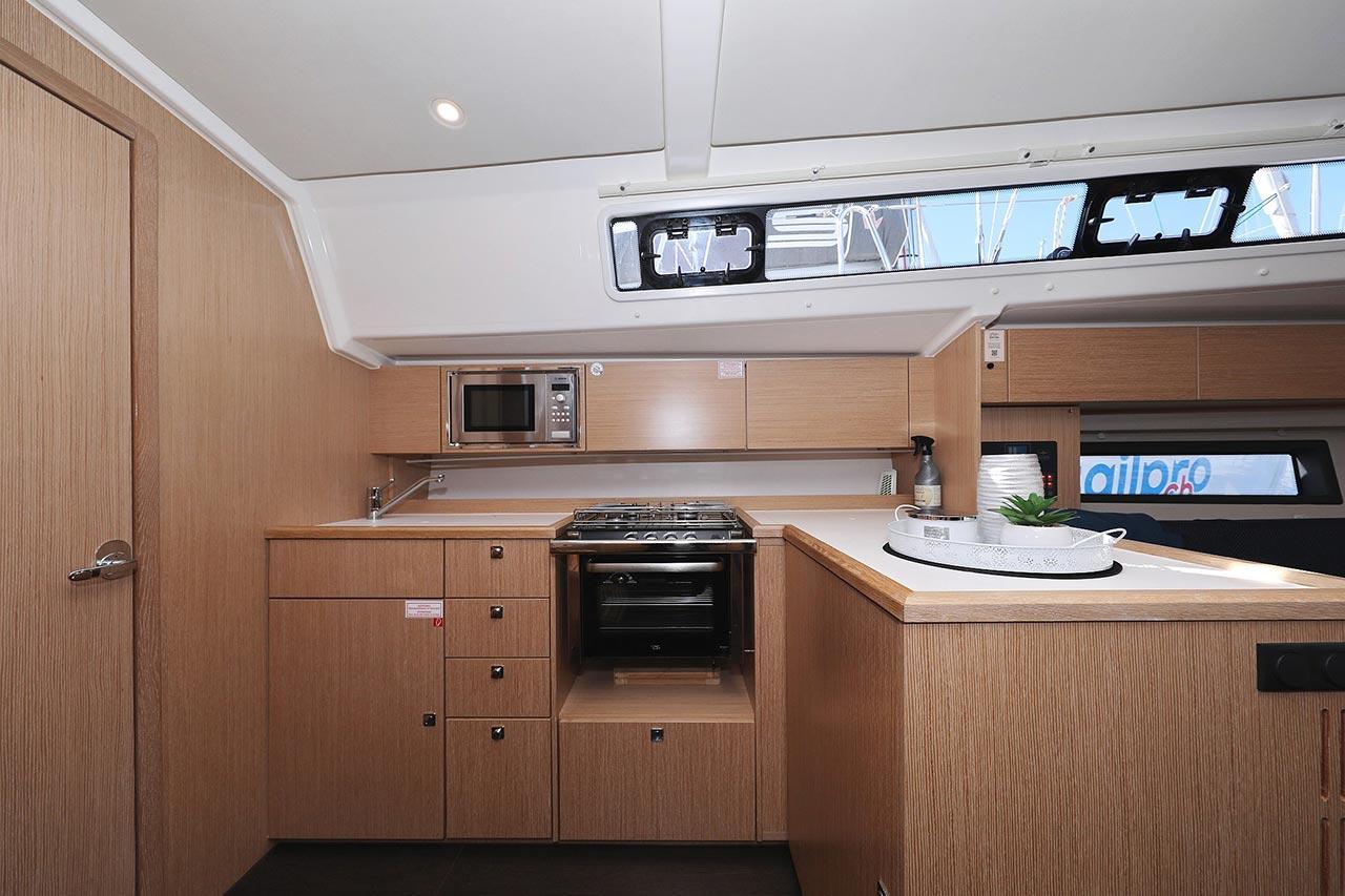 Bavaria C42, picture 13