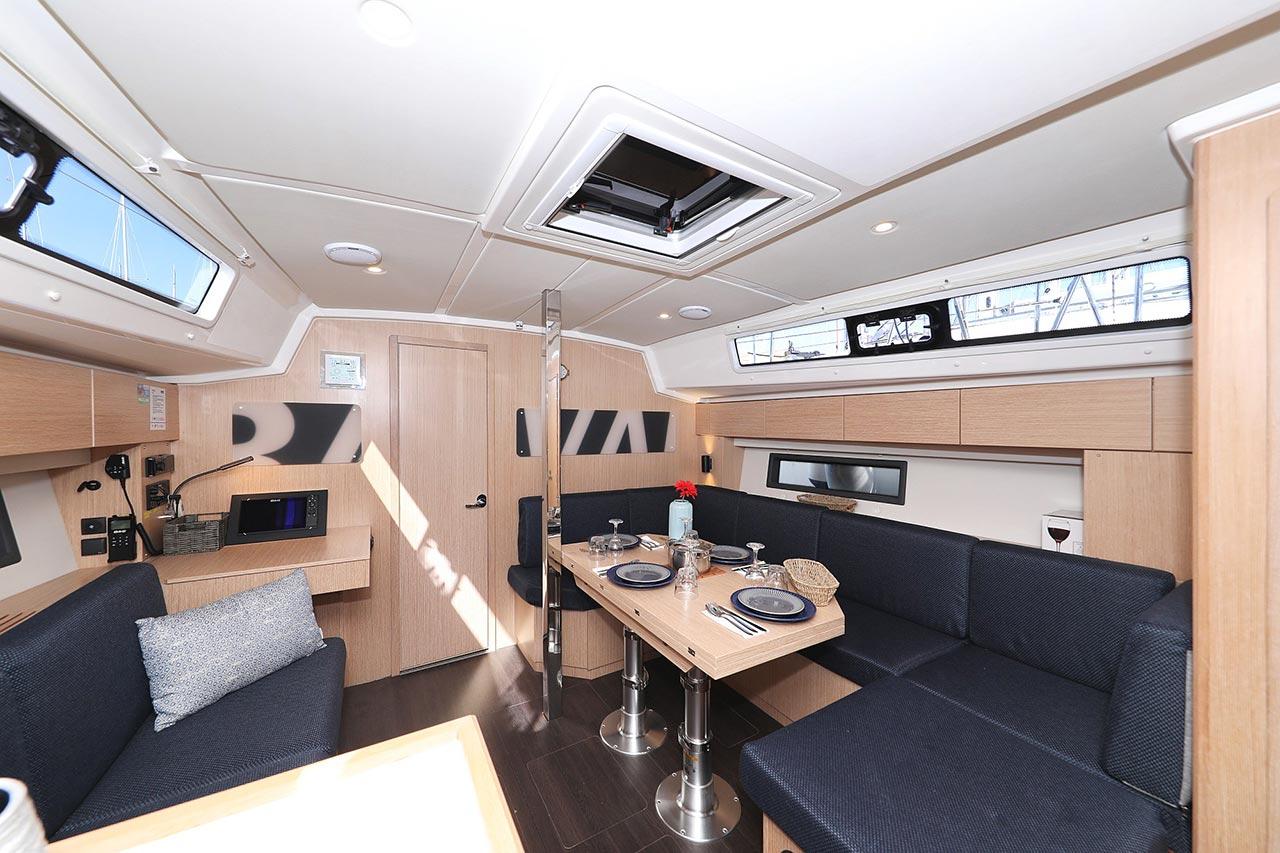 Bavaria C42, picture 15