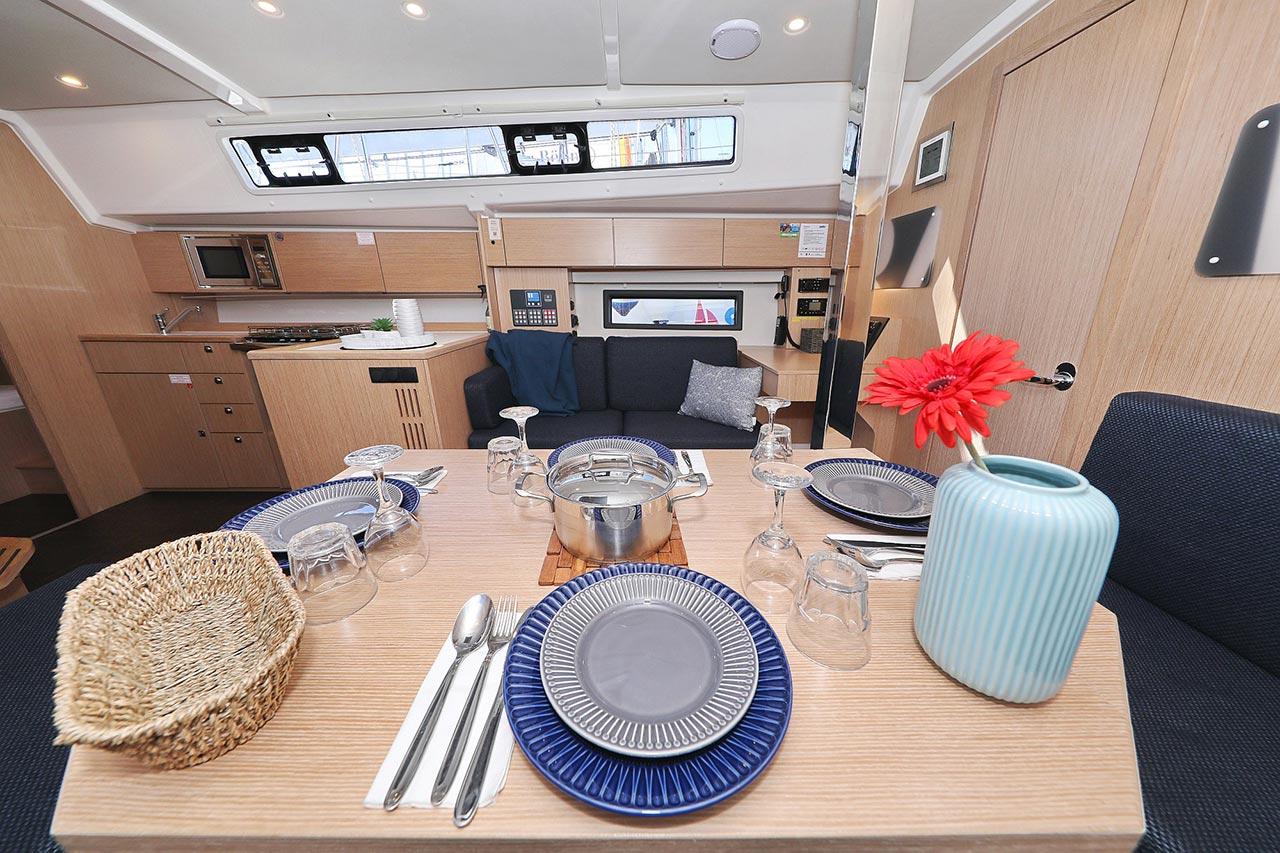 Bavaria C42, picture 16