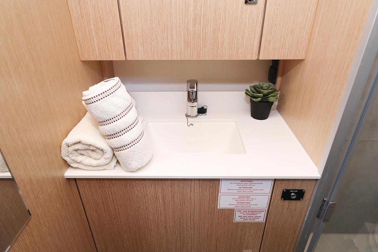 Bavaria C42, picture 26