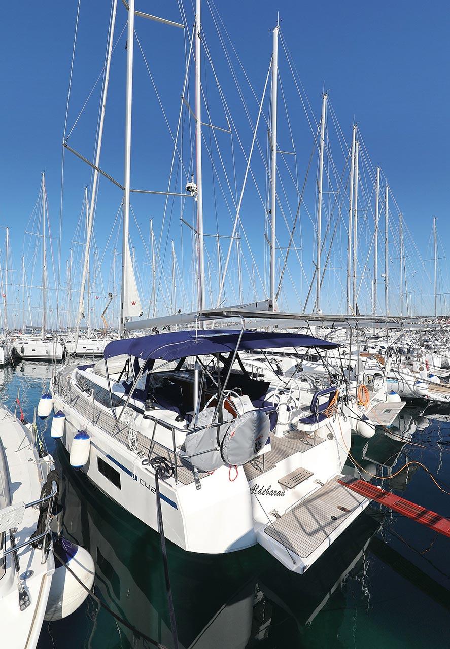 Bavaria C42, picture 3